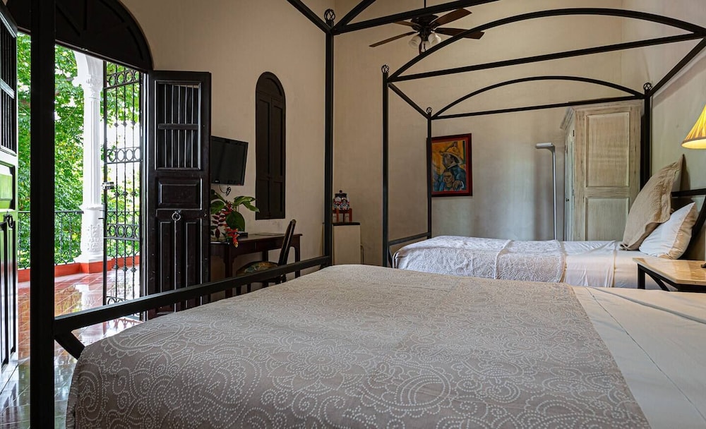 Double or Twin Room, 2 Queen Beds photo 2