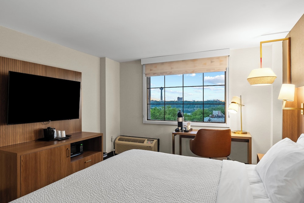 Suite, 1 King Bed (Canadian Skyline View) - Photo 10