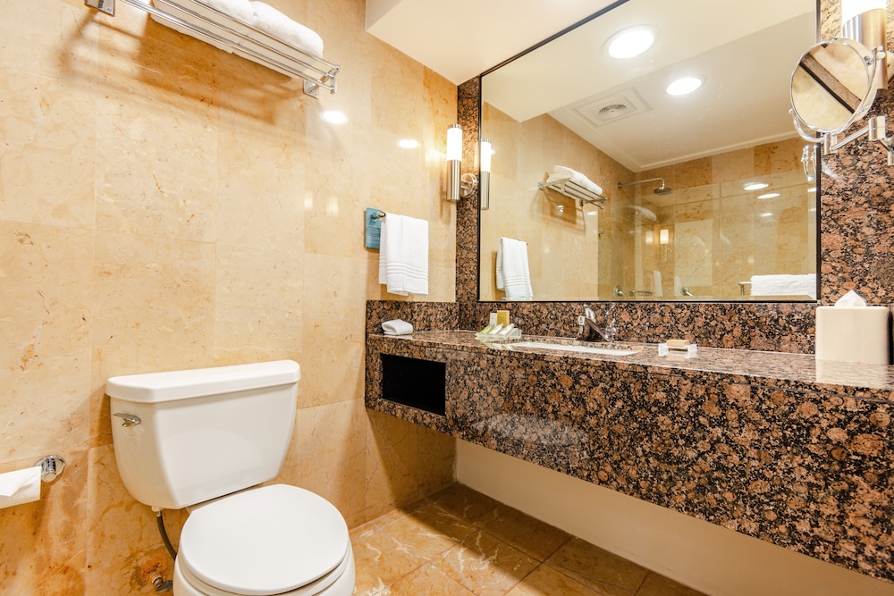 Comfort Room, 2 Queen Beds, Accessible, Bathtub - Photo 5