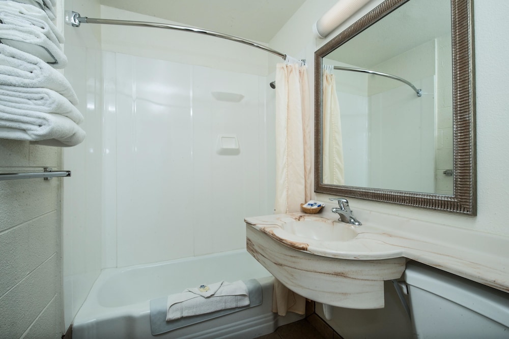 Suite, Multiple Bedrooms, Non Smoking - Photo 7