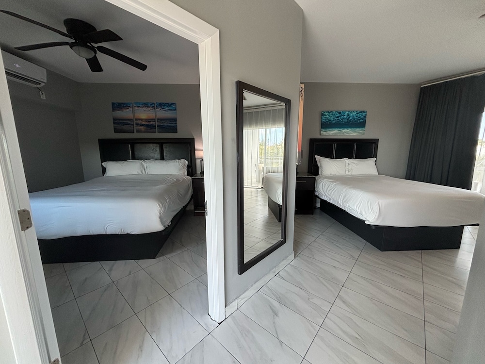 Signature Room, 1 Bedroom, Balcony, Pool View