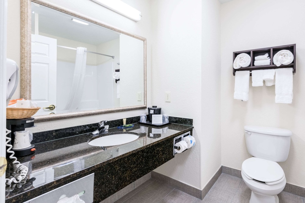 Suite, Multiple Beds, Non Smoking - Photo 7