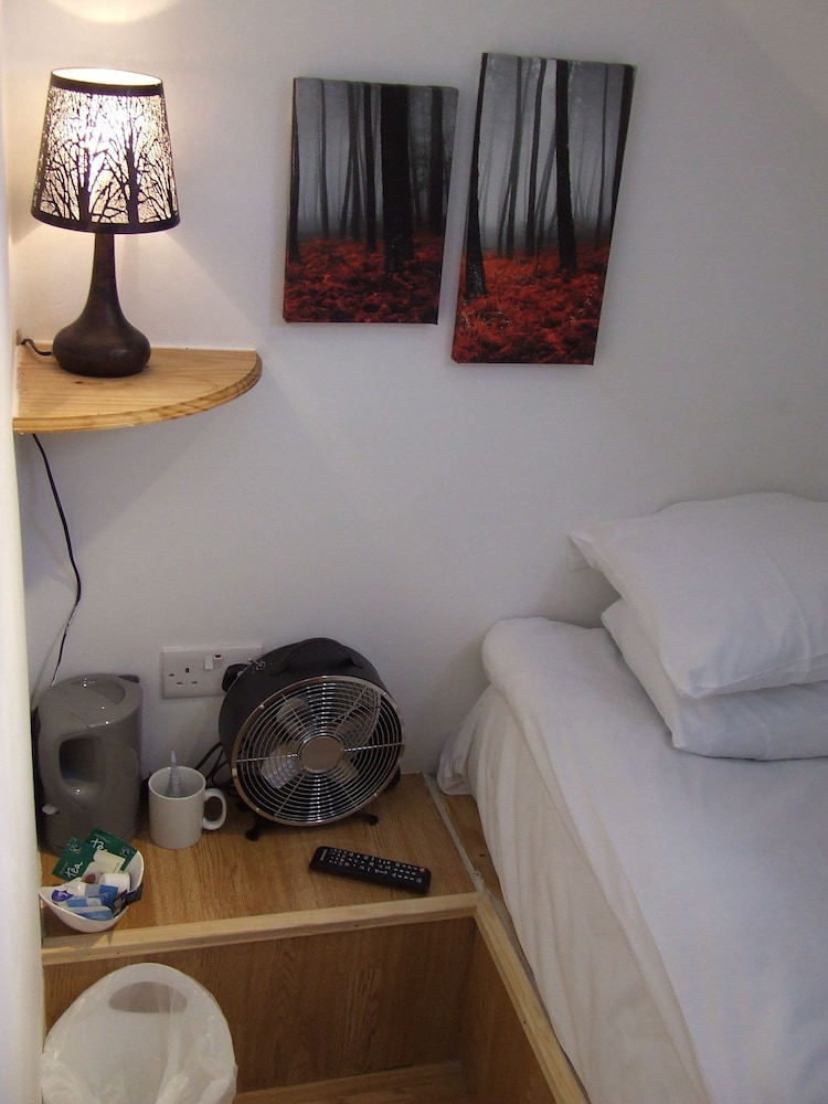 Small Single Room photo 2