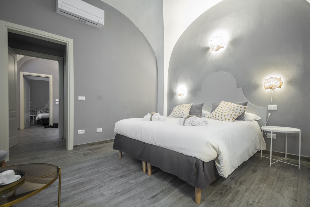 Double Room (Dell'Orologio) photo 2