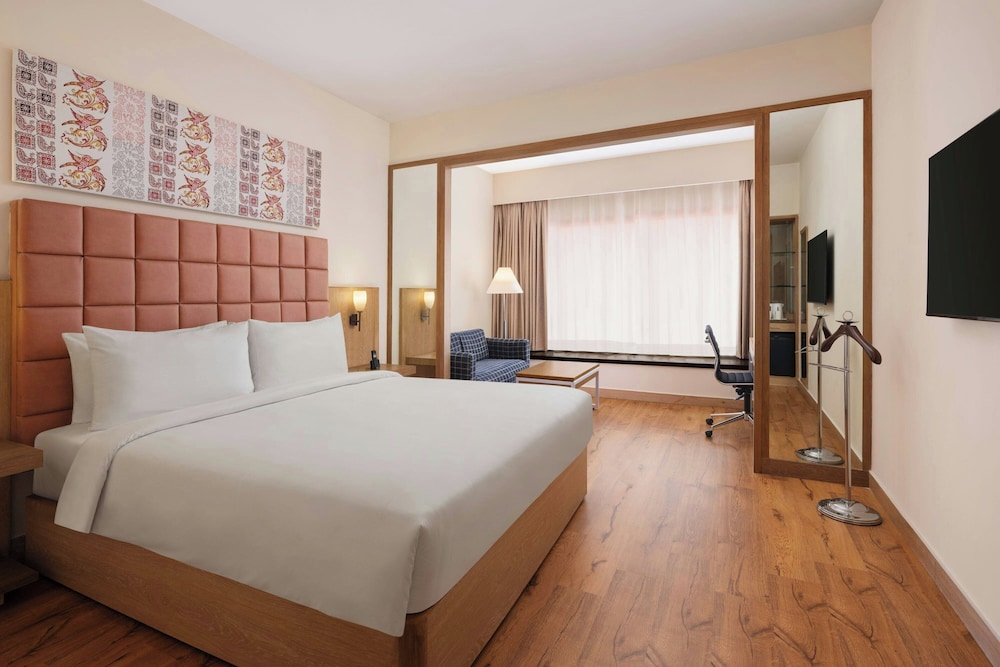 Executive Room, 1 King Bed - Photo 4
