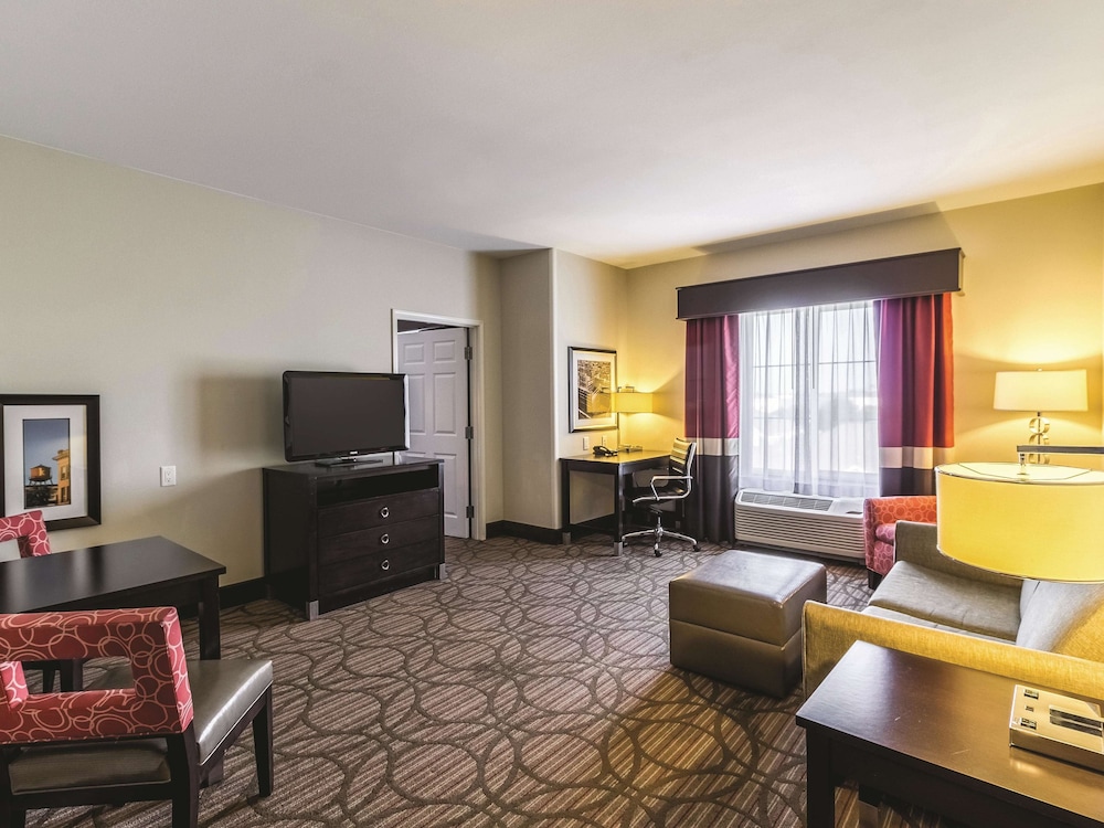 Suite, 2 Queen Beds, Non Smoking - Photo 1