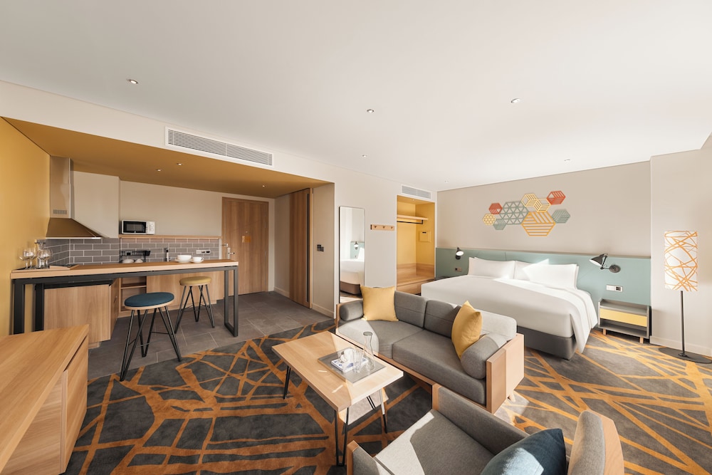 Suite - Photo 1