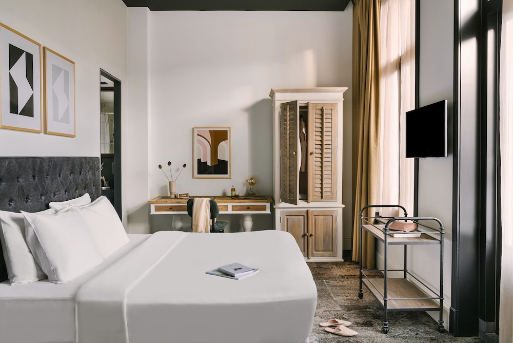 Suite, 1 King Bed photo 1
