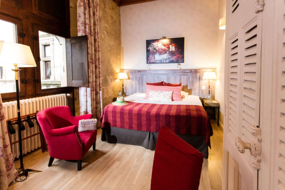 Standard Room, 1 King Bed, Non Smoking - Photo 1