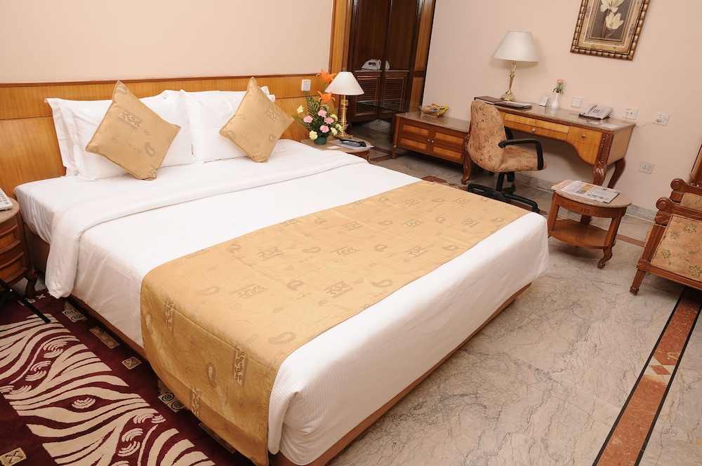 Room - Photo 1