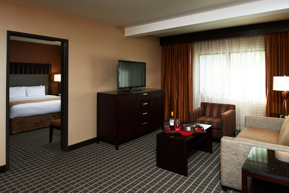 Suite, 2 Queen Beds - Photo 1