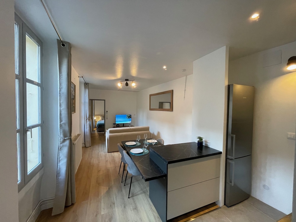 Apartment photo 2