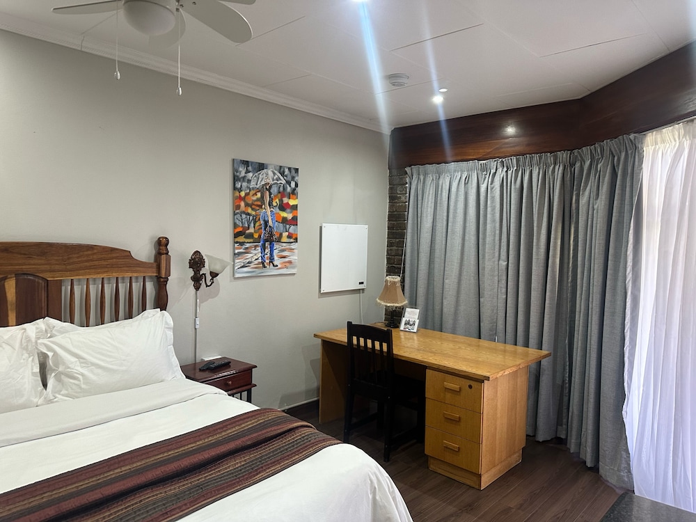 Comfort Double Room, Pool View, Garden Area
