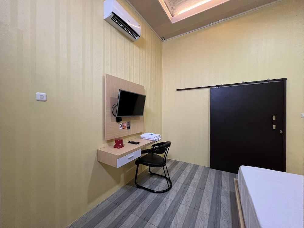 Standard Double Room - Photo 11