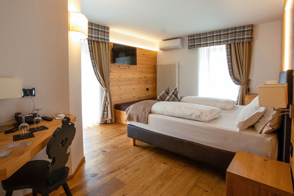 Superior Triple Room, Balcony photo 2