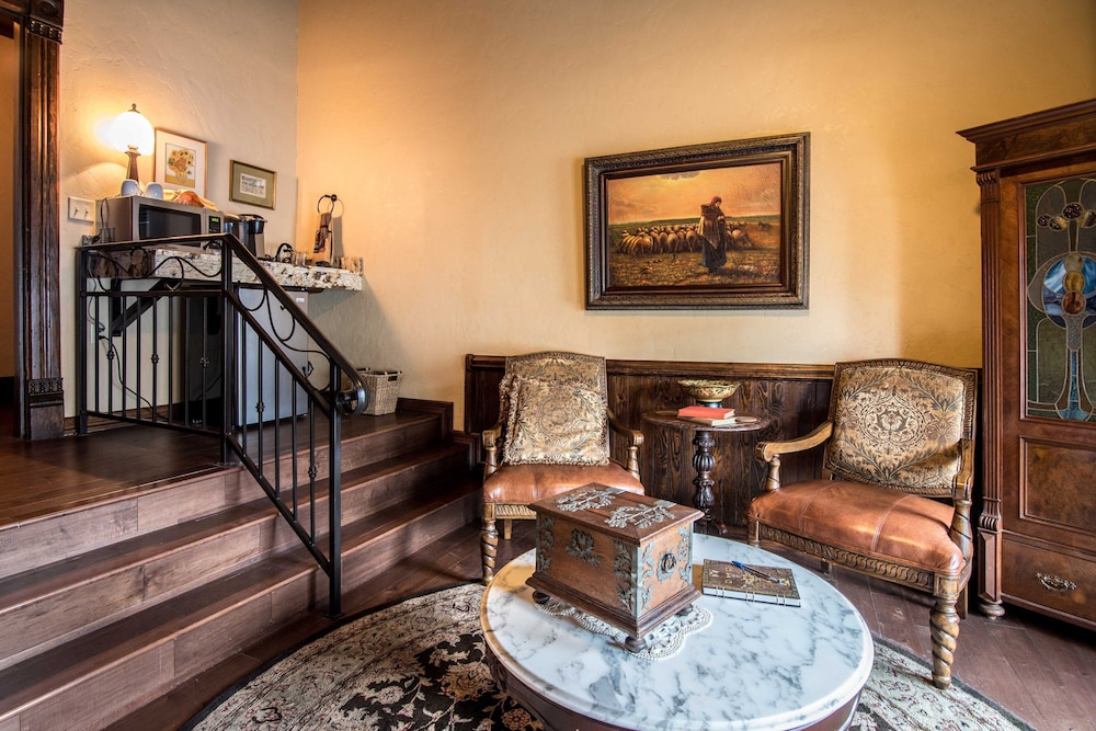Elite Suite, Ensuite, City View (Renaissance Revival Suite) photo 3
