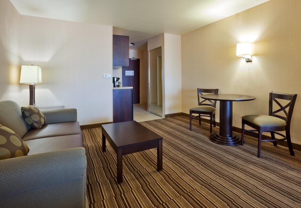 Suite, Multiple Beds - Photo 3