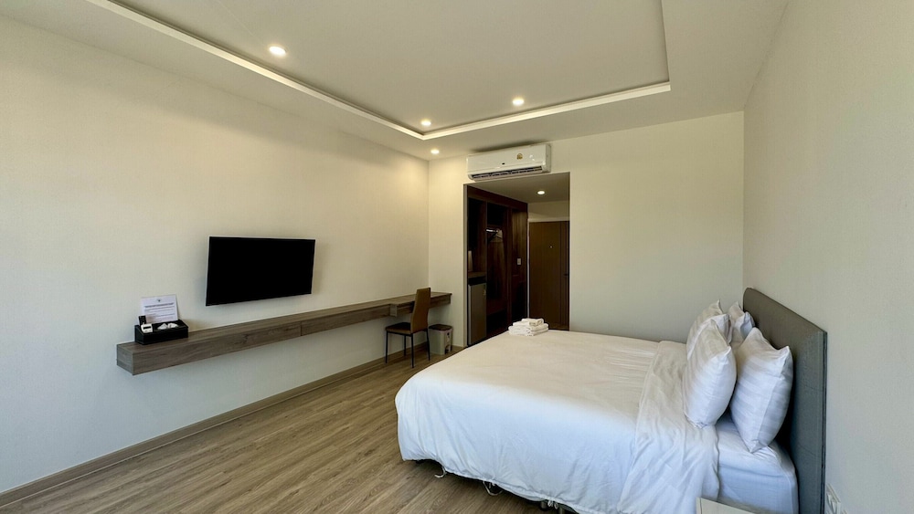 Premier Room, 1 King Bed, Park View photo 2