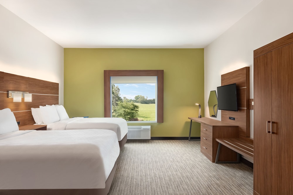 Standard Room, 2 Queen Beds - Photo 3