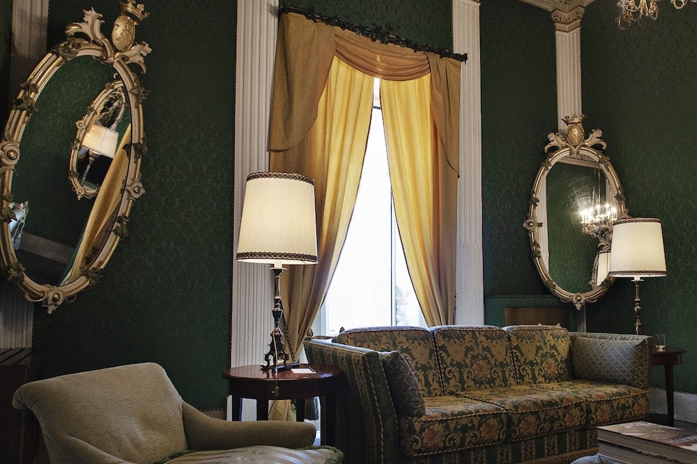 Royal Room - Photo 4