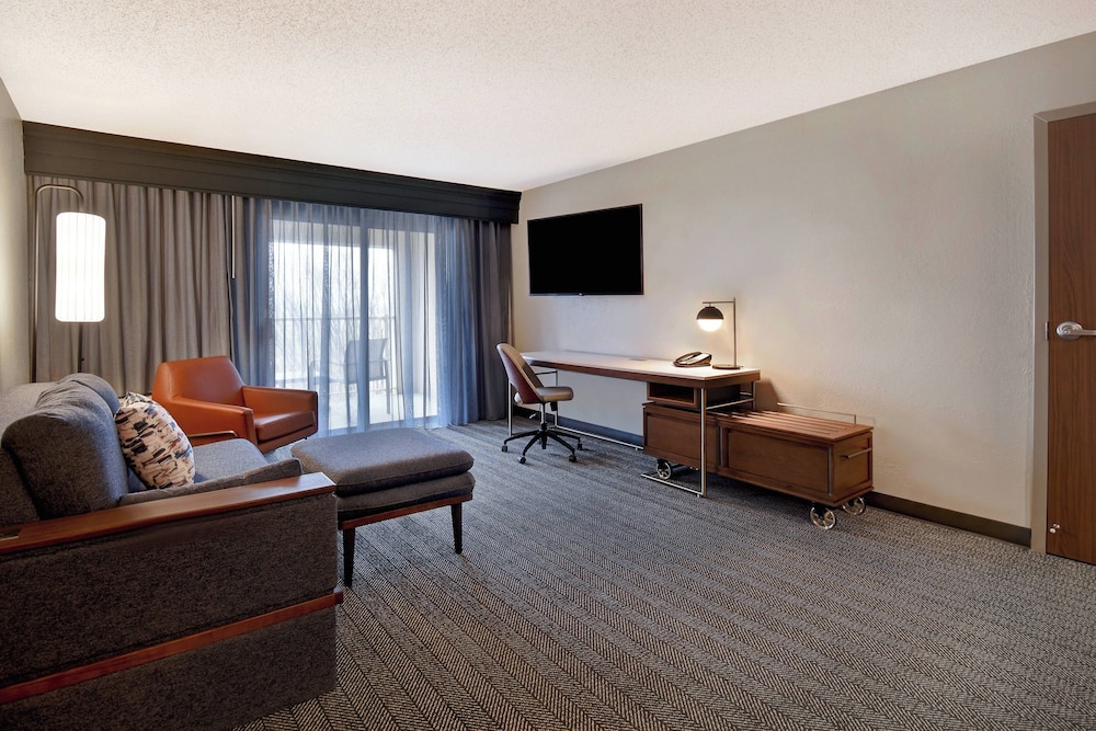 Suite, 1 King Bed with Sofa bed, Balcony - Photo 8