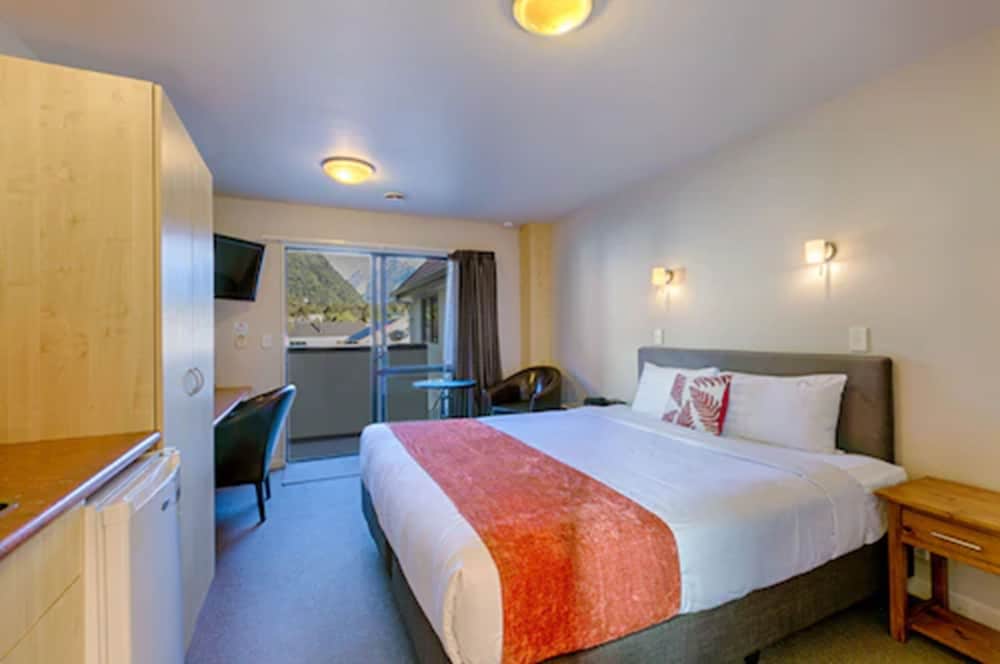 Studio, 1 King Bed, Mountain View - Photo 3