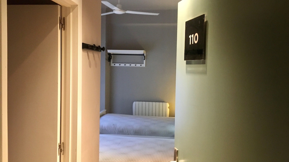 Standard Double Room, 2 Twin Beds, Private Bathroom