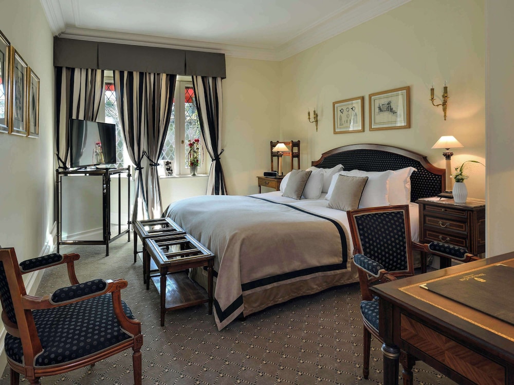 Superior Room overlooking the gardens and ramparts - a king-size bed - Photo 11