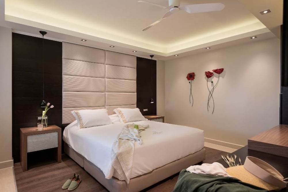 Luxury Executive Suite with Sea View photo 2
