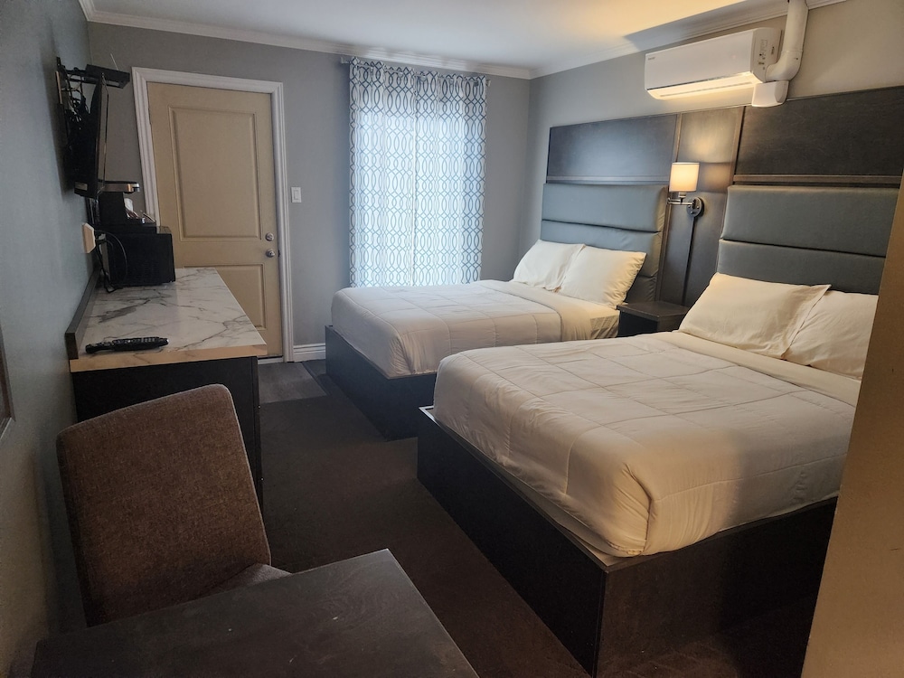 Deluxe Double Room, 2 Double Beds, Non Smoking photo 1