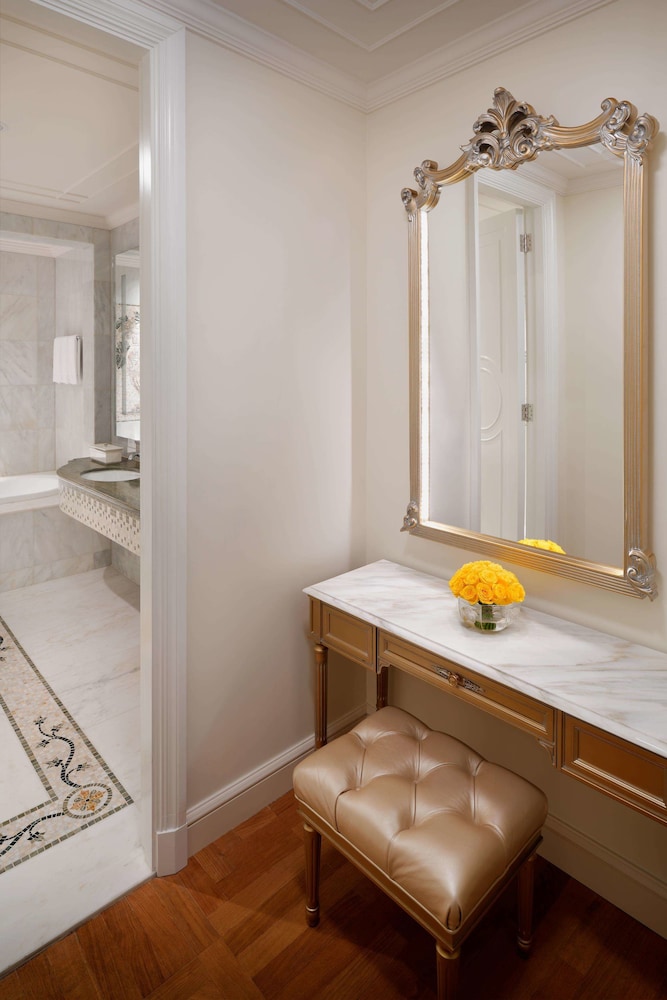 Family Suite with City View, Connecting Suite & Room thumbnail 6