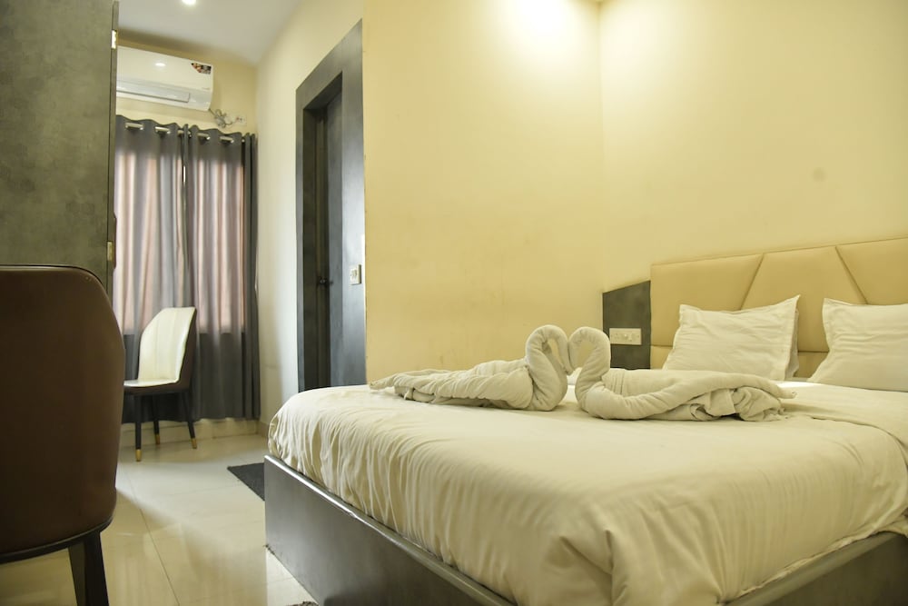 Classic Double Room, City View