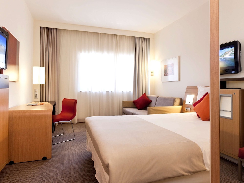 Superior Room, 1 Queen Bed with Sofa bed - Photo 7