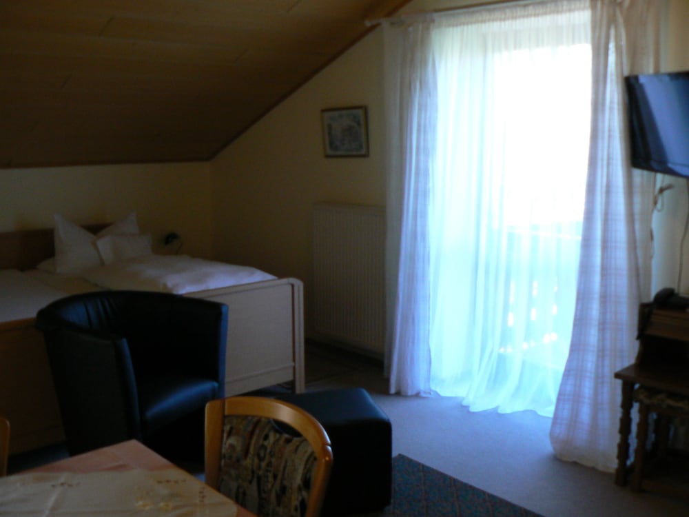 Single Room, Non Smoking, Balcony (E) photo 3