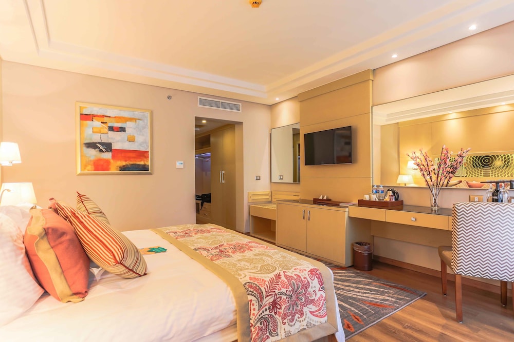 Superior Room, 1 King Bed photo 3
