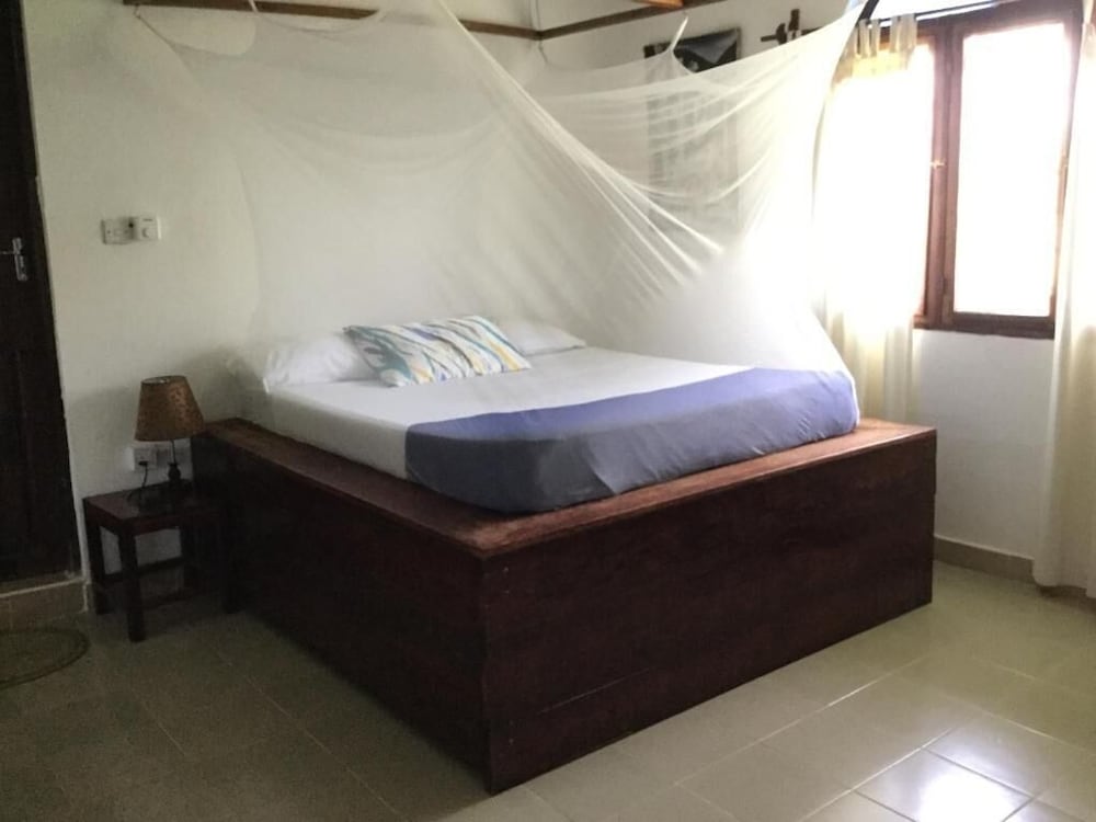 Standard Double Room, 1 Queen Bed, Private Bathroom, Courtyard View photo 3