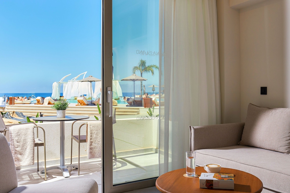 Superior Room, Partial Sea View