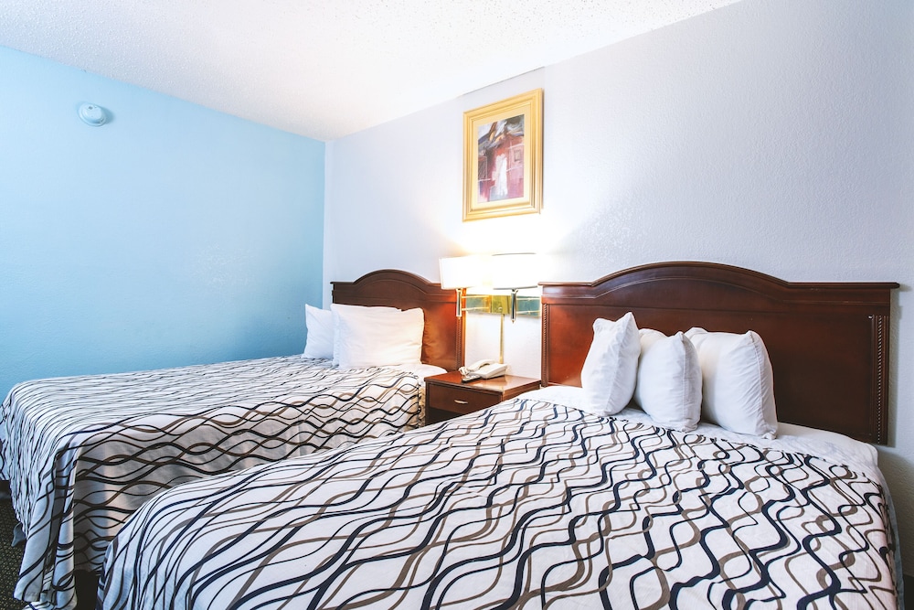 Comfort Suite 2 Queen Bed Non-Smoking-Oversized photo 2