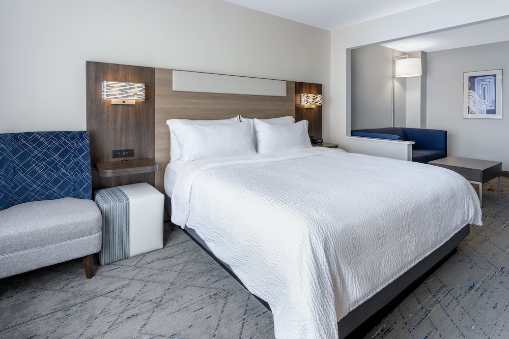 Suite, 1 King Bed (LEISURE) - Photo 1
