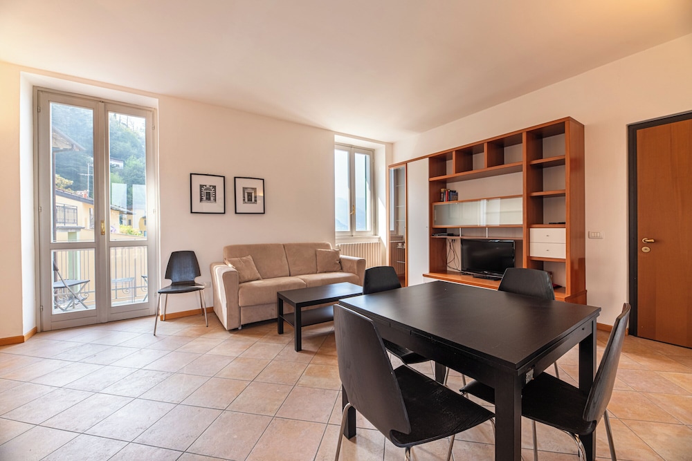 Family Apartment, Multiple Bedrooms (Varenna Lake View 2)