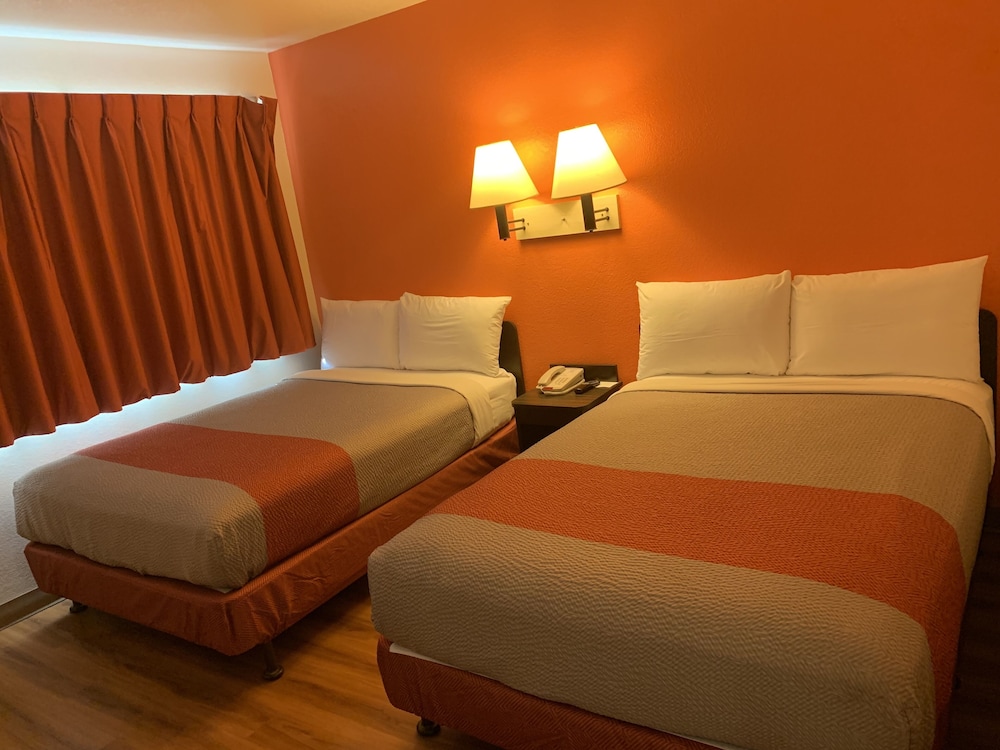 Standard Room, 2 Double Beds, Non Smoking photo 2