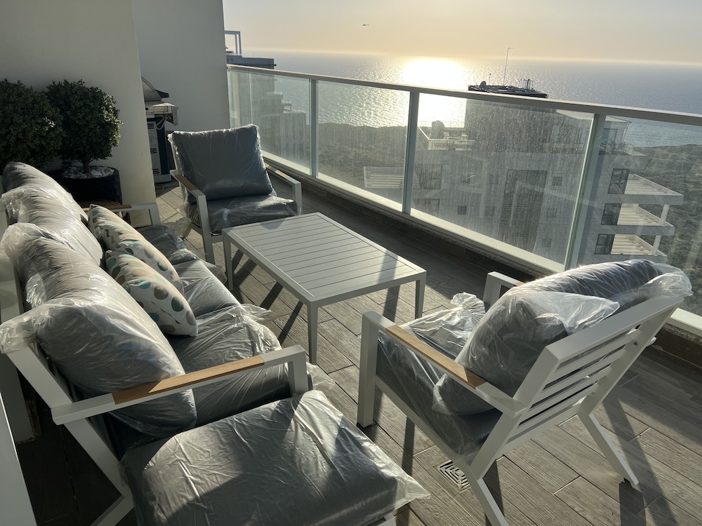Exclusive Penthouse, 2 Bedrooms, Balcony, Sea View photo 3