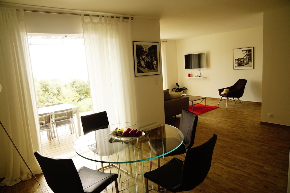 Duplex, Sea View (Rouge)
