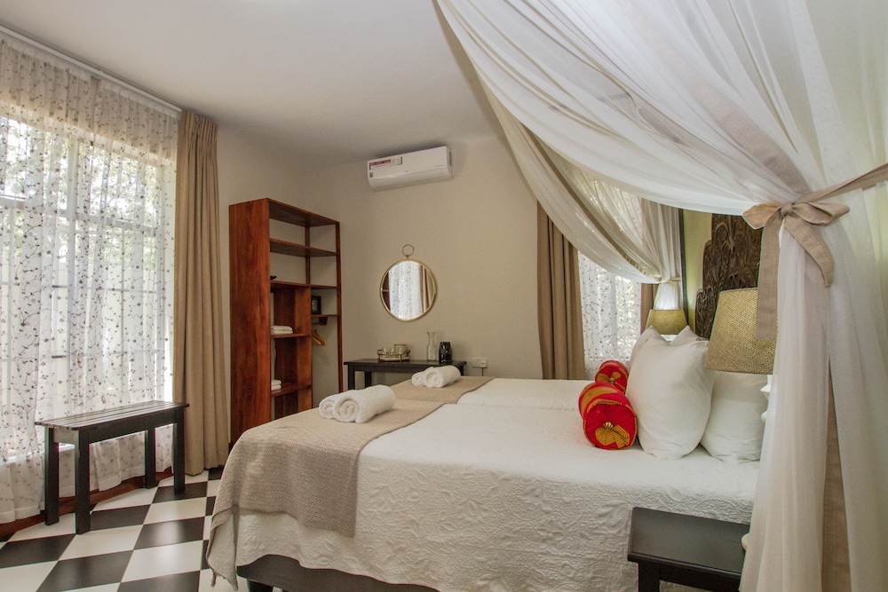 Double or Twin Room (King or Twin Bedroom) photo 1