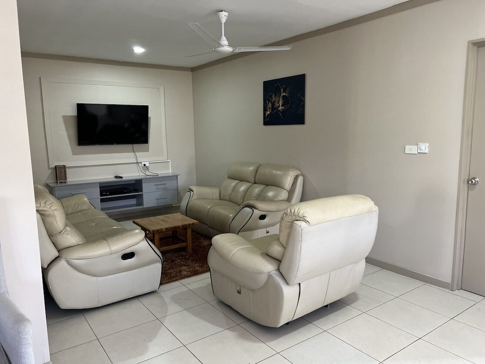Exclusive Apartment, 3 Bedrooms, Balcony, Garden View photo 13