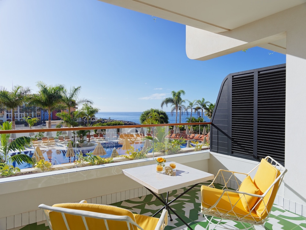 Family Room, Pool View (2 adults and 1 child)