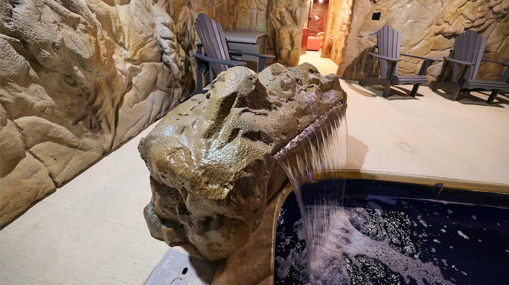 Gandalf s Getaway Indoor Pool Theater Arcade Firepit Book Now, Photo 3