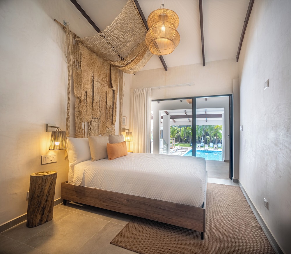 Deluxe Studio, Pool View
