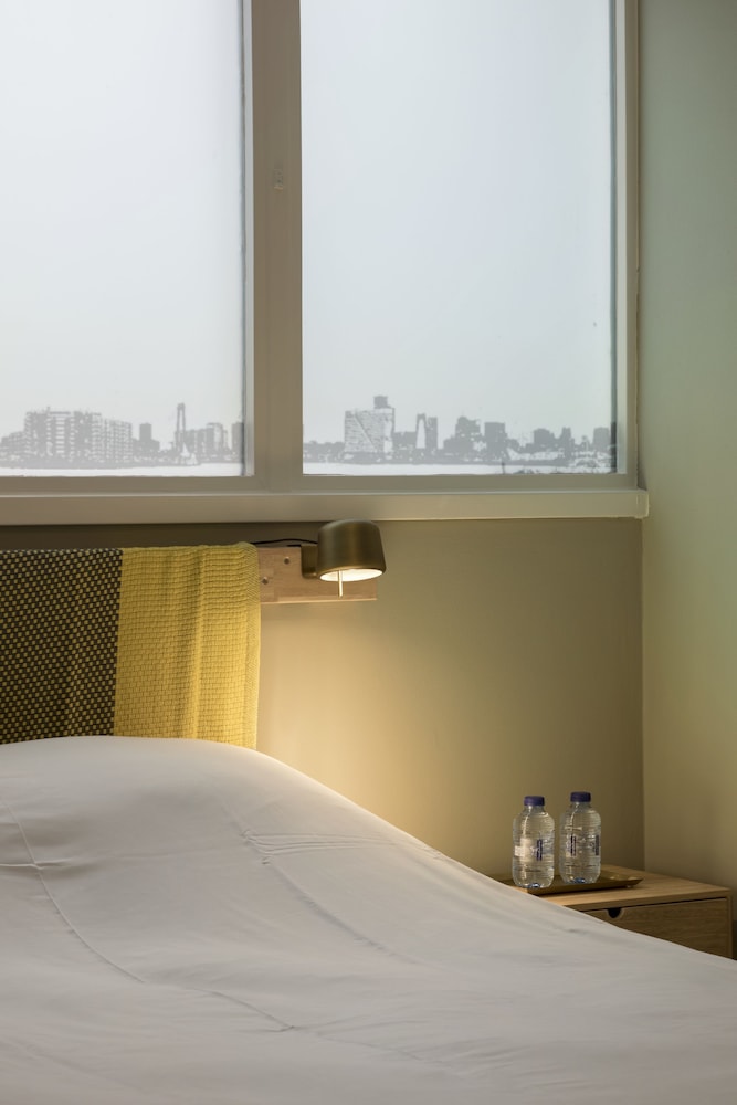 Standard Double Room (Fixed window with no view) photo 1
