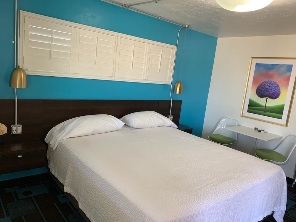Room, 1 King Bed photo 3